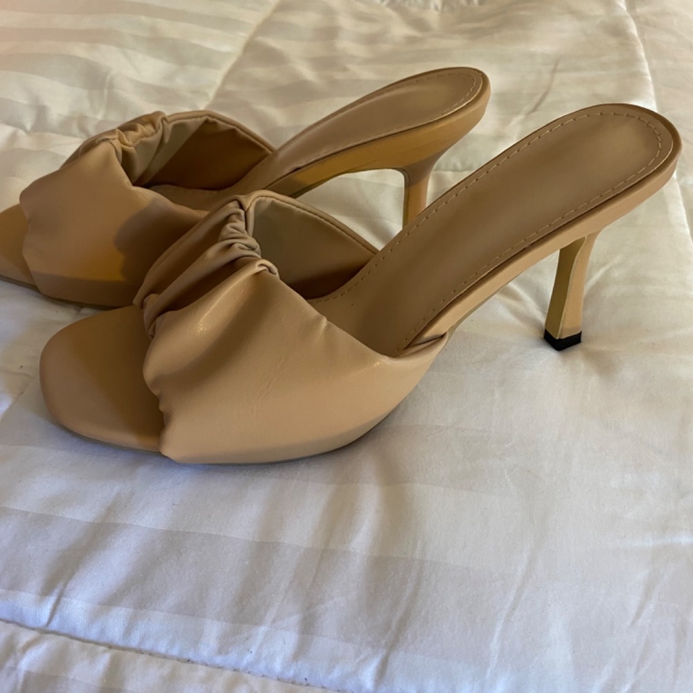 High heels - Picture 3 of 5